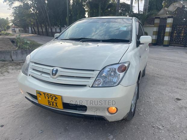 Toyota IST 2004 White