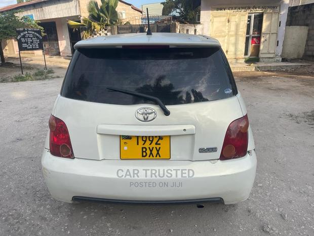 Toyota IST 2004 White