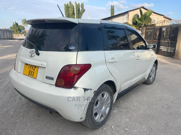 Toyota IST 2004 White