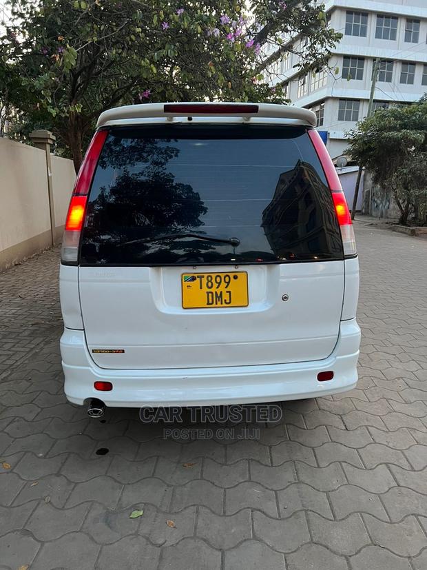 Toyota Noah 2.0 FWD (8 Seater) 2001 White