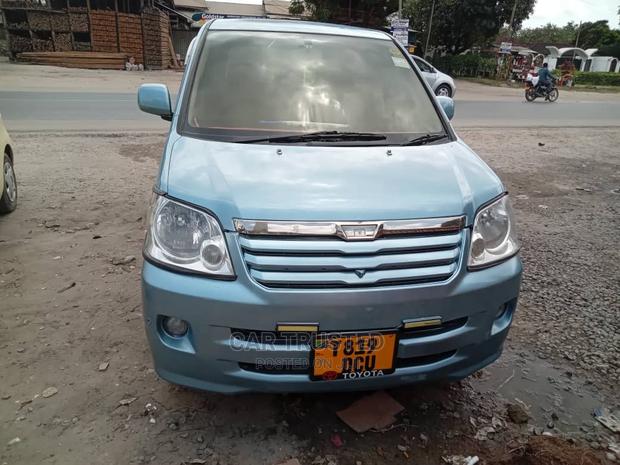 Toyota Noah 2.0 FWD (8 Seater) 2005 Blue