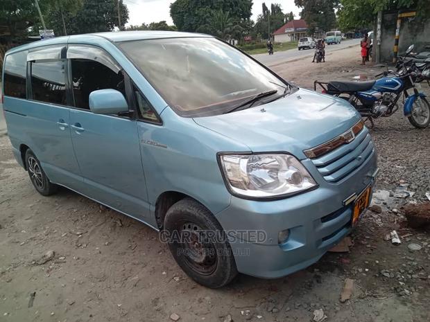 Toyota Noah 2.0 FWD (8 Seater) 2005 Blue