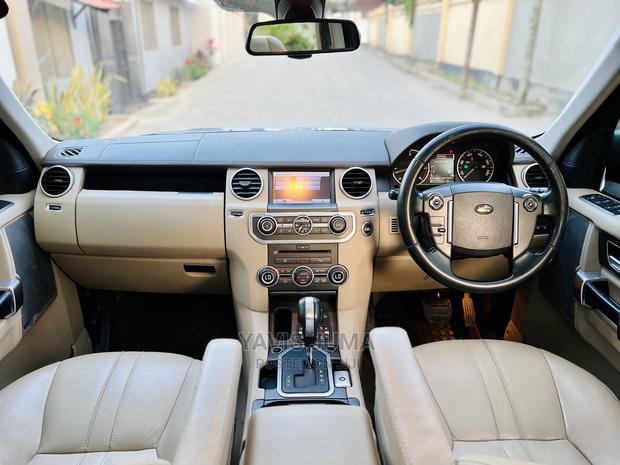 Land Rover Discovery 2012 Gray