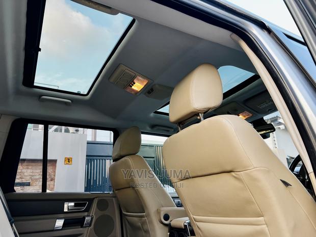 Land Rover Discovery 2012 Gray
