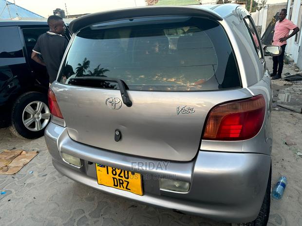 Toyota Vitz 2002 Gray