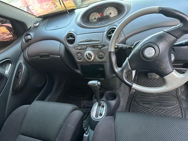 Toyota Vitz 2002 Gray