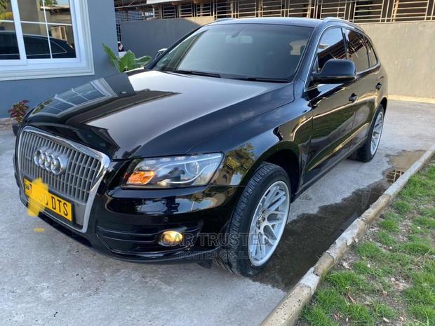 Audi Q5 2.0T Premium Quattro 2011 Black