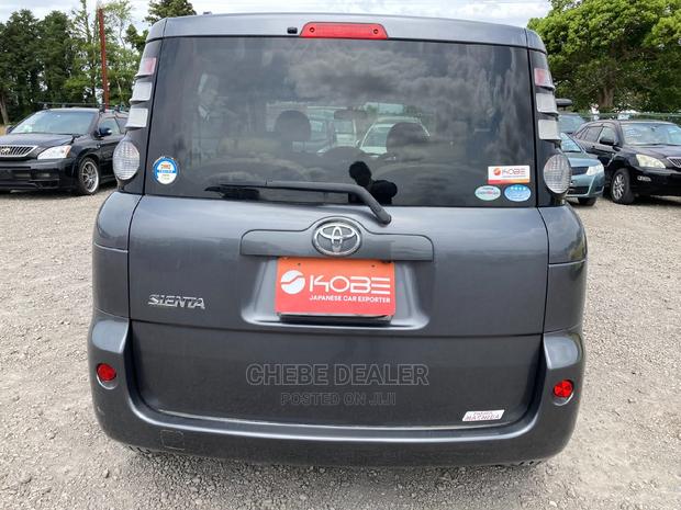 Toyota Sienta 1.5 AWD 2010 Gray