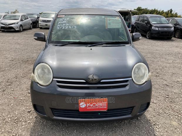 Toyota Sienta 1.5 AWD 2010 Gray
