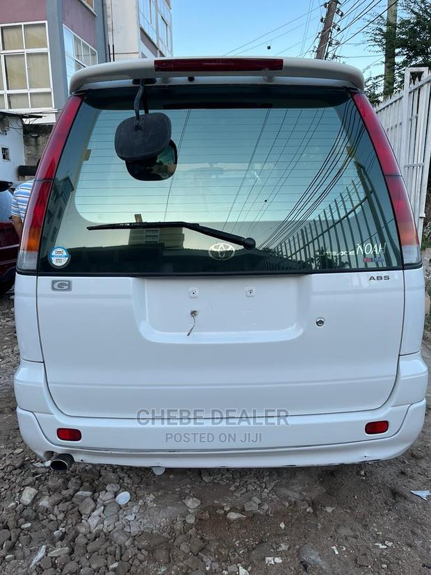 Toyota Noah 2001 White