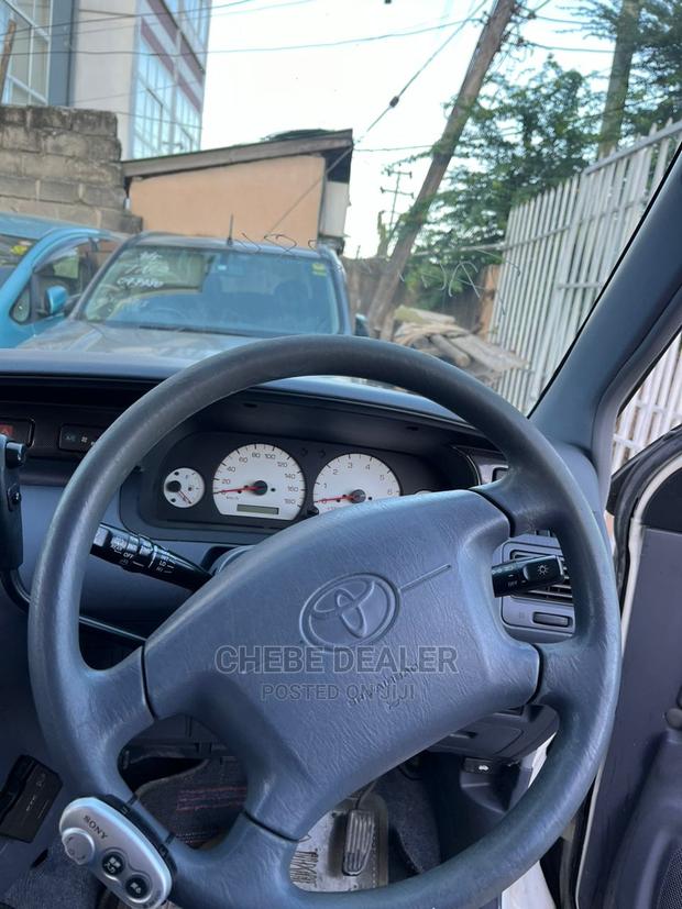 Toyota Noah 2001 White