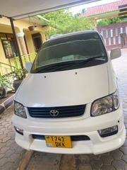 Toyota Noah 2.0 FWD (8 Seater) 2005 White for sale