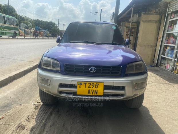 Toyota RAV4 Base FWD 1999 Blue