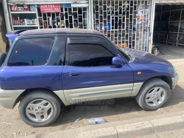 Toyota RAV4 Base FWD 1999 Blue