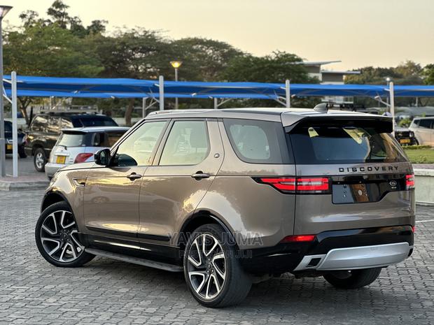 Land Rover Discovery 2018 Gold