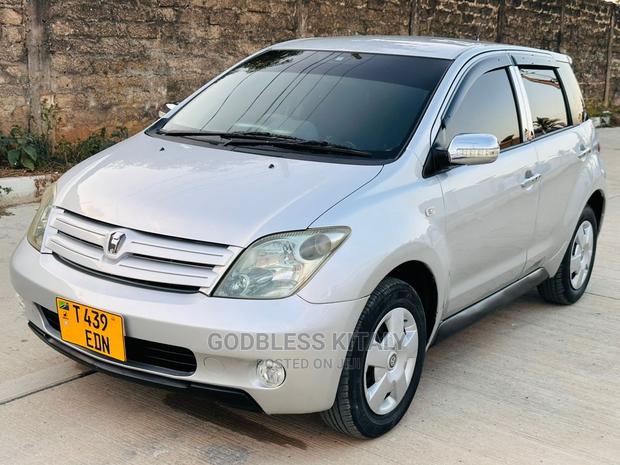 Toyota IST 2003 Silver