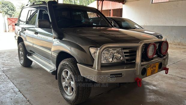 Toyota Land Cruiser HDJ 100 2003 Black