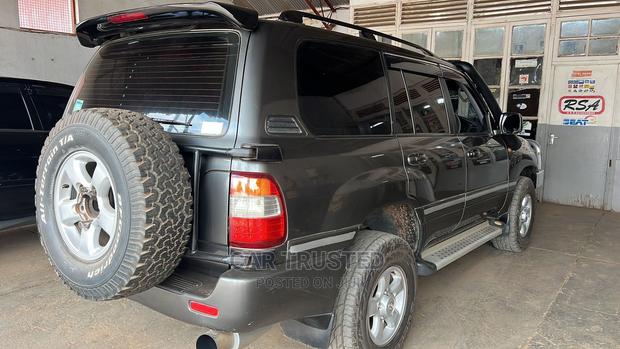 Toyota Land Cruiser HDJ 100 2003 Black