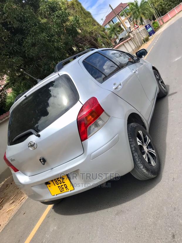 Toyota Vitz 1.3 AWD 5dr 2005 Silver