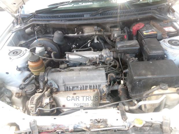 Toyota RAV4 Base 4x4 1999 White