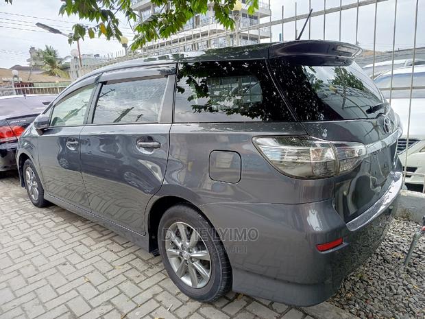 Toyota Wish 2012 Gray