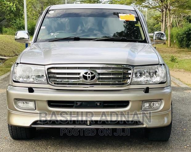 Toyota Land Cruiser 2001 Gold