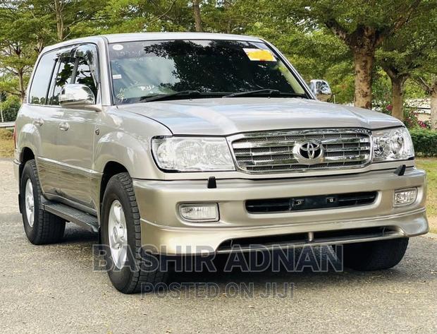 Toyota Land Cruiser 2001 Gold