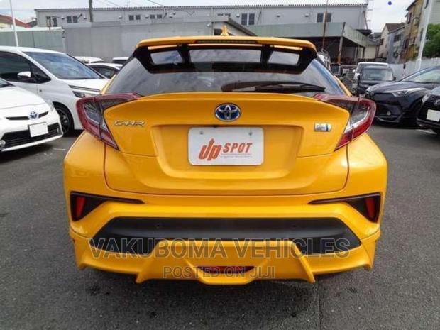 Toyota C-HR 2018 Yellow