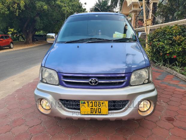 Toyota Noah 2001 Blue