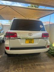 Toyota Land Cruiser Cygnus 4.7 2007 White for sale
