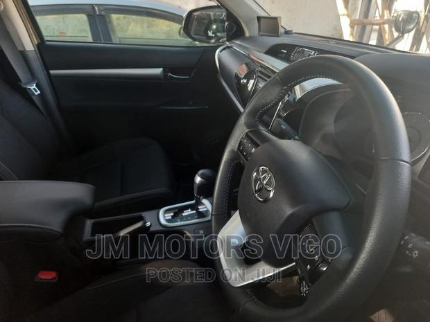 Toyota Hilux 2020 Gray