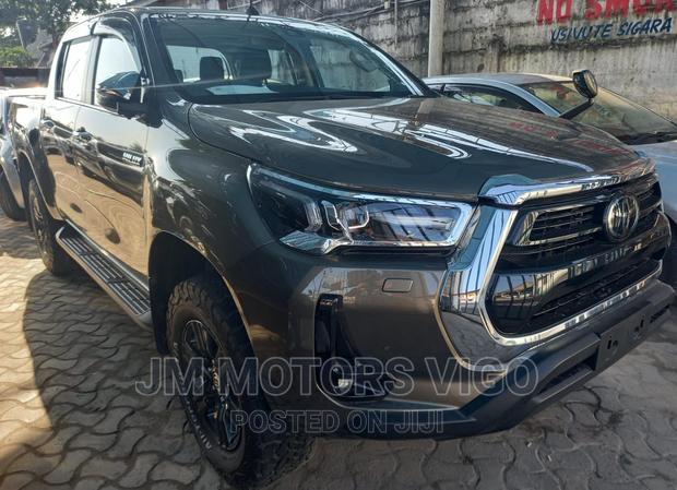 Toyota Hilux 2020 Gray