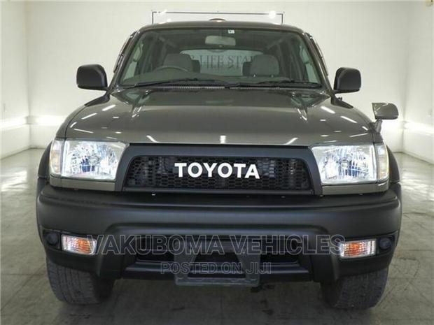 Toyota Hilux Surf 2000 Gray