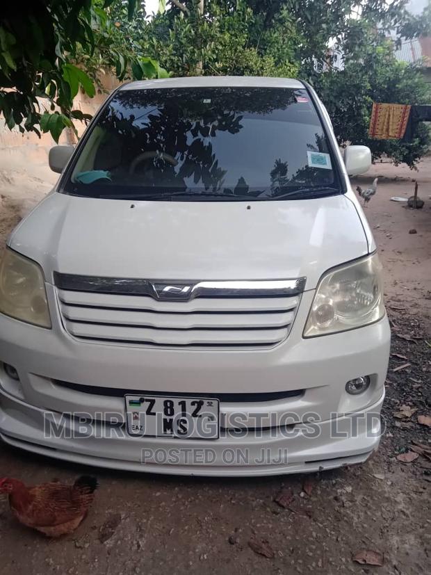 Toyota Noah 2007 White