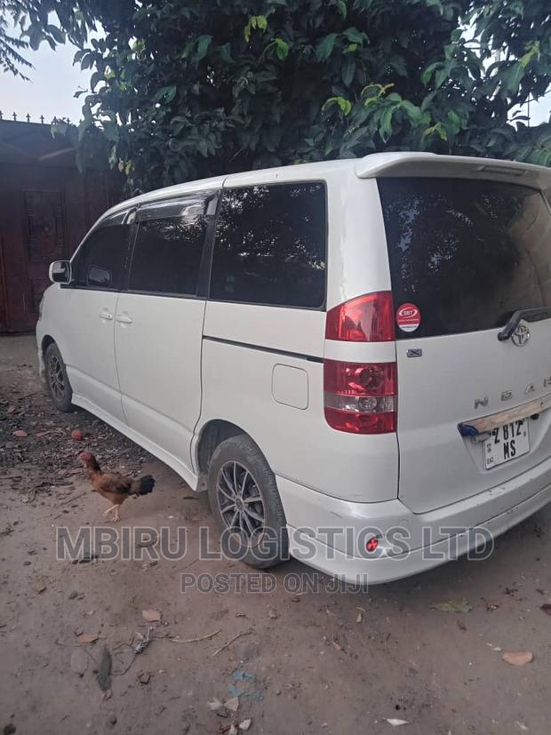 Toyota Noah 2007 White