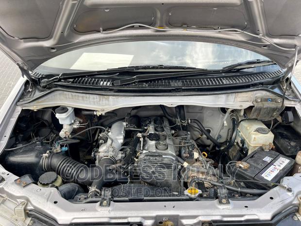 Toyota Noah 2001 Silver