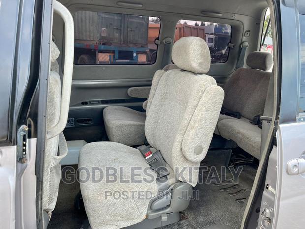 Toyota Noah 2001 Silver