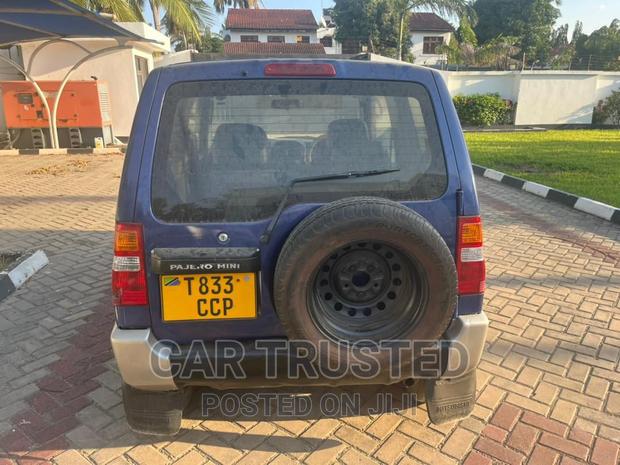Mitsubishi Pajero Junior 2000 Blue