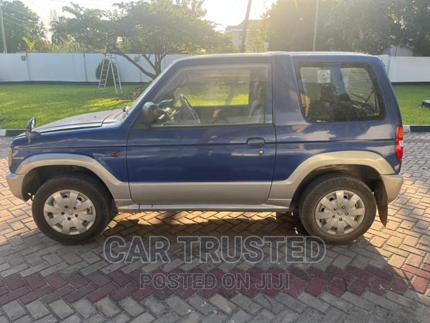 Mitsubishi Pajero Junior 2000 Blue