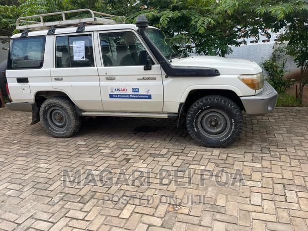 Toyota Land Cruiser 2010 White