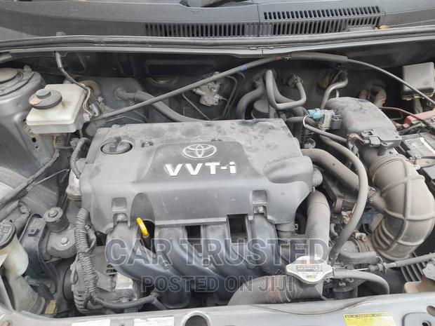 Toyota IST 2004 Gray
