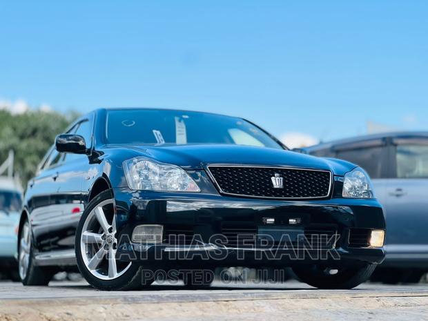 Toyota Crown 2006 Black
