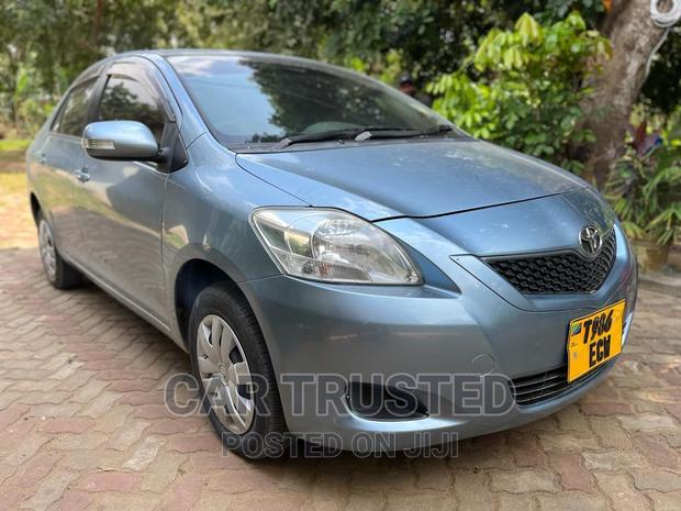 Toyota Belta 2010 Beige