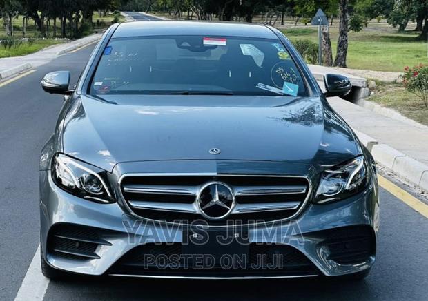 Mercedes-Benz E220 2017 Gray