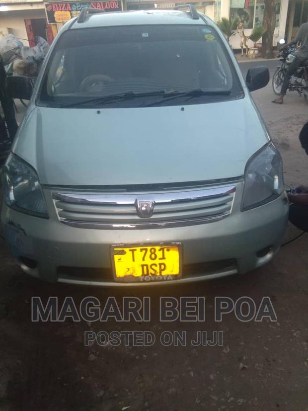 Toyota Raum 2004 Blue