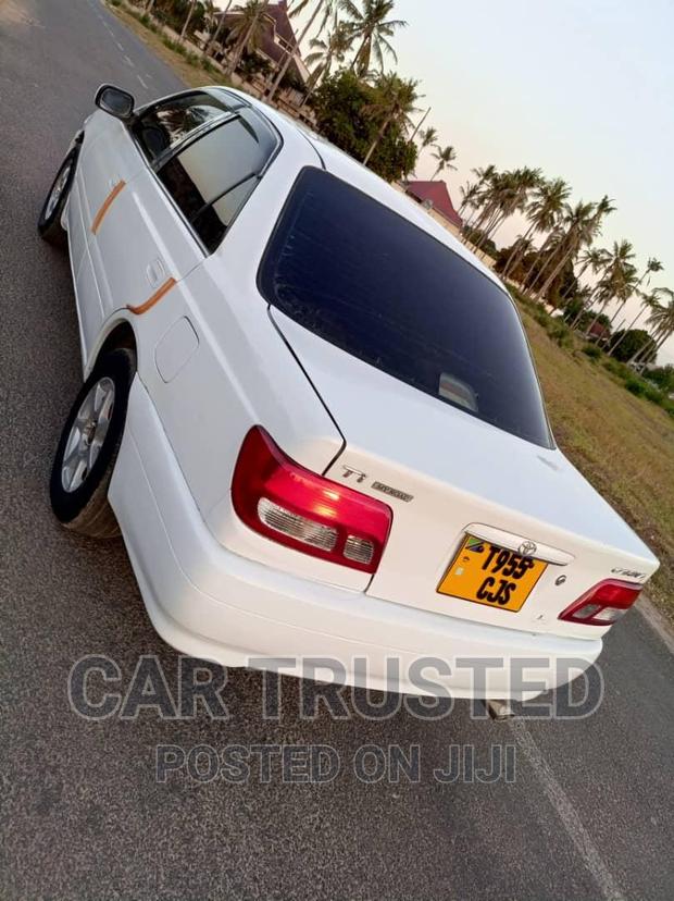 Toyota Carina 1.6 FWD Sedan 2001 White