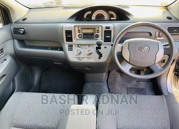 Toyota Raum 2005 Silver