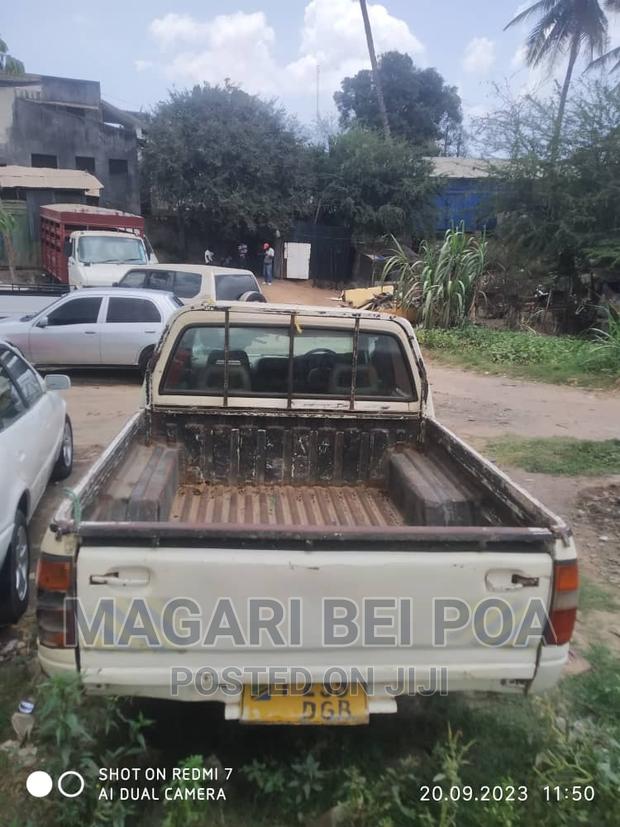 Isuzu KB 2001 White