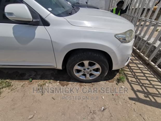 Toyota Vanguard 2010 White