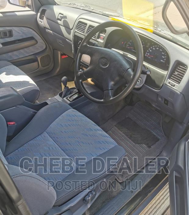 Toyota Hilux 2001 Black
